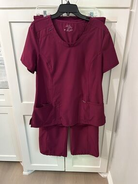 Cherokee Infinity Women's scrub set in Burgundy